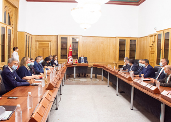 دُور الخدمات الإدارية نحو أفق 90% تغطية إدارية بالخدمات ذات الأولوية إلى حدود 2024 : اتفاقية جديدة تُضيف نموذجين جديدين هما دُور خدمات إدارية بلدية ودور خدمات رقمية وتُدمجُ القباضات المالية